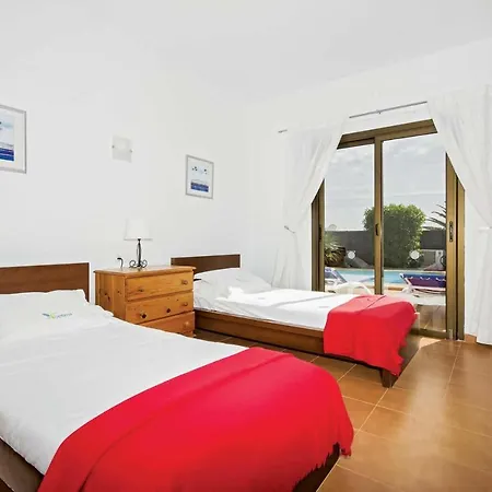 Playa Blanca Sleeps 6 Air Con Wifi Villa