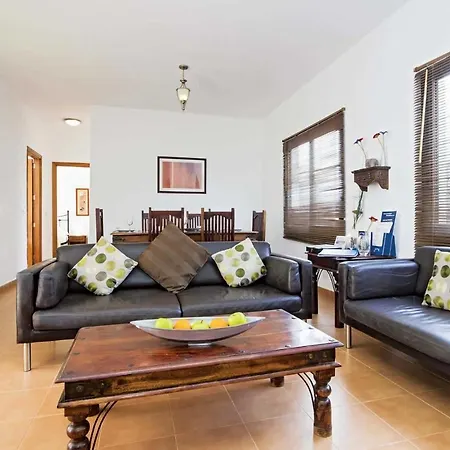 Villa Playa Blanca Sleeps 6 Air Con Wifi
